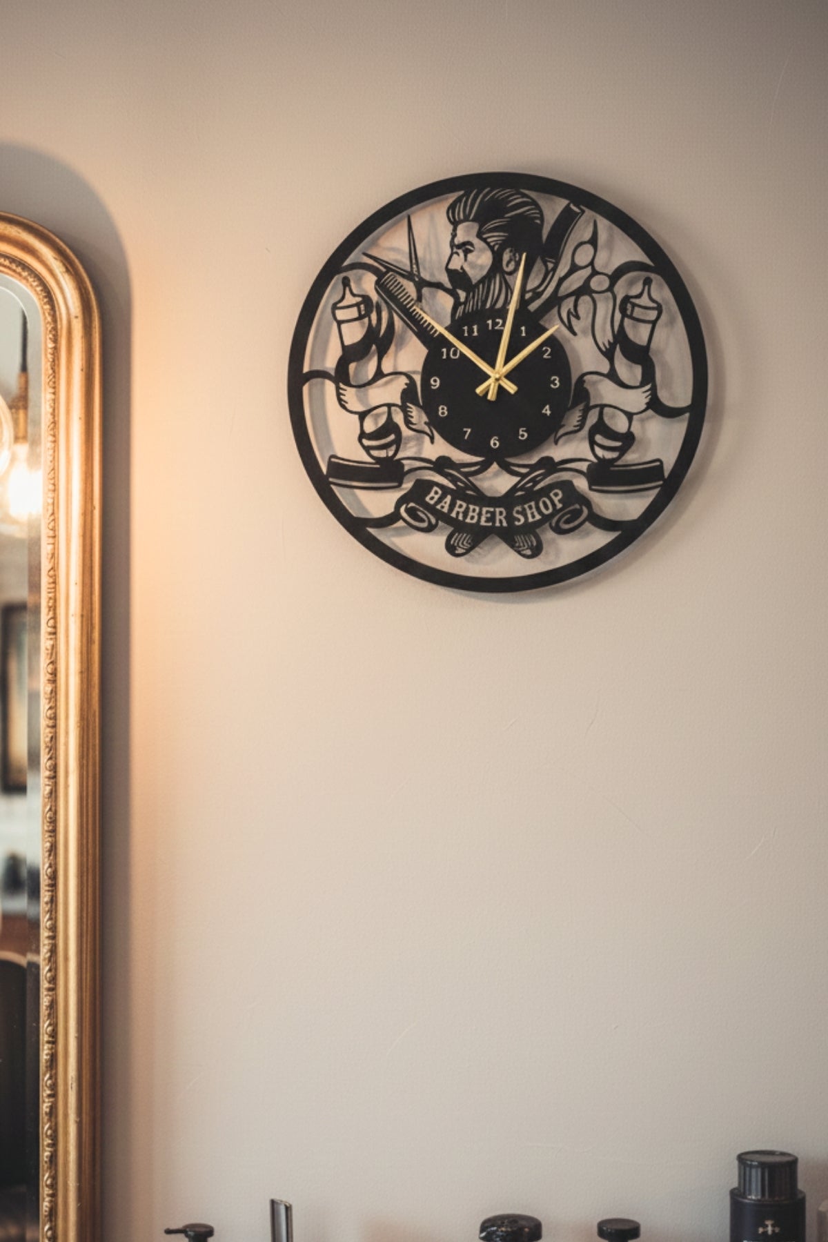 Berber Salonuna Özel Dekoratif Metal Duvar Saati – Barber Shop Tasarım
