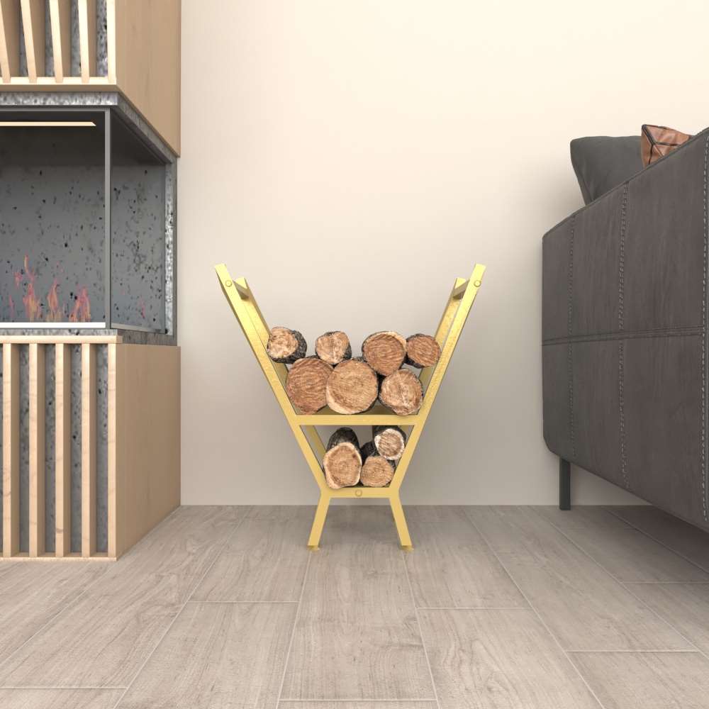 Modern bir şöminenin yanında iç mekanda yer alan, içine düzenli bir şekilde istiflenmiş odunların doldurulduğu altın rengi minimalist V şeklinde metal bir odunluk.