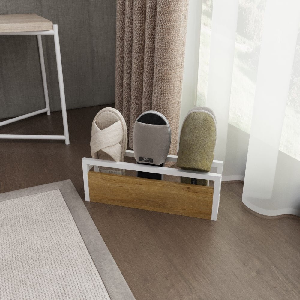 Ahşap ön panelli, beyaz çerçeveli minimalist bir terlik rafı, modern bir iç mekanda üç çift terlik barındırıyor.