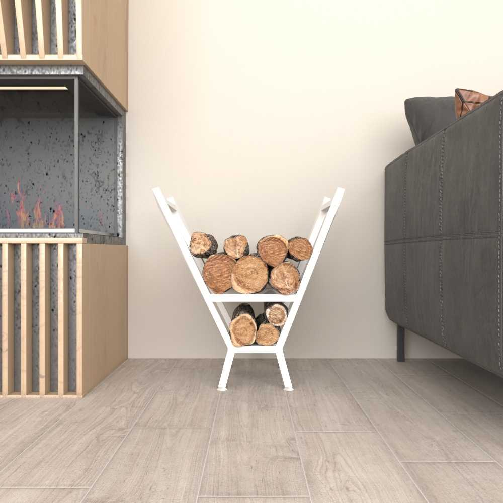 İç mekanda, çağdaş bir şöminenin yanında konumlandırılmış, istiflenmiş odunlarla dolu beyaz minimalist V şeklinde metal bir odunluk.