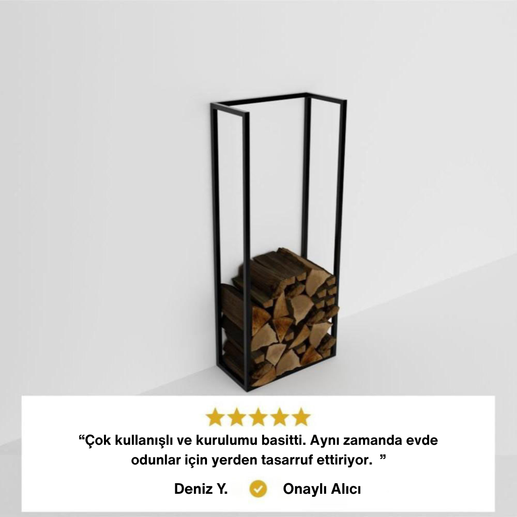 Dikdörtgen siyah metal odunluk çerçevesi ve içine istiflenmiş kütükler. Alt kısımda Deniz Y. adlı Onaylı Alıcı yorumu: "Çok kullanışlı, kurulumu basitti. Evde odunlar için yerden tasarruf ettiriyor."