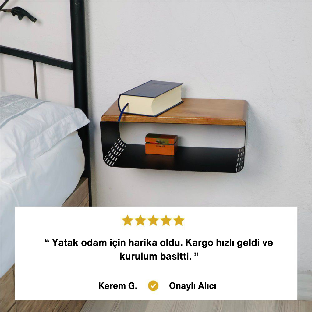 Metal ve ahşap kombinasyonlu, duvara monte şık komodin. Üzerinde kitap ve dekoratif kutu. Alt kısımda Kerem G. adlı Onaylı Alıcı yorumu: "Yatak odam için harika oldu. Kargo hızlı geldi ve kurulum basitti."