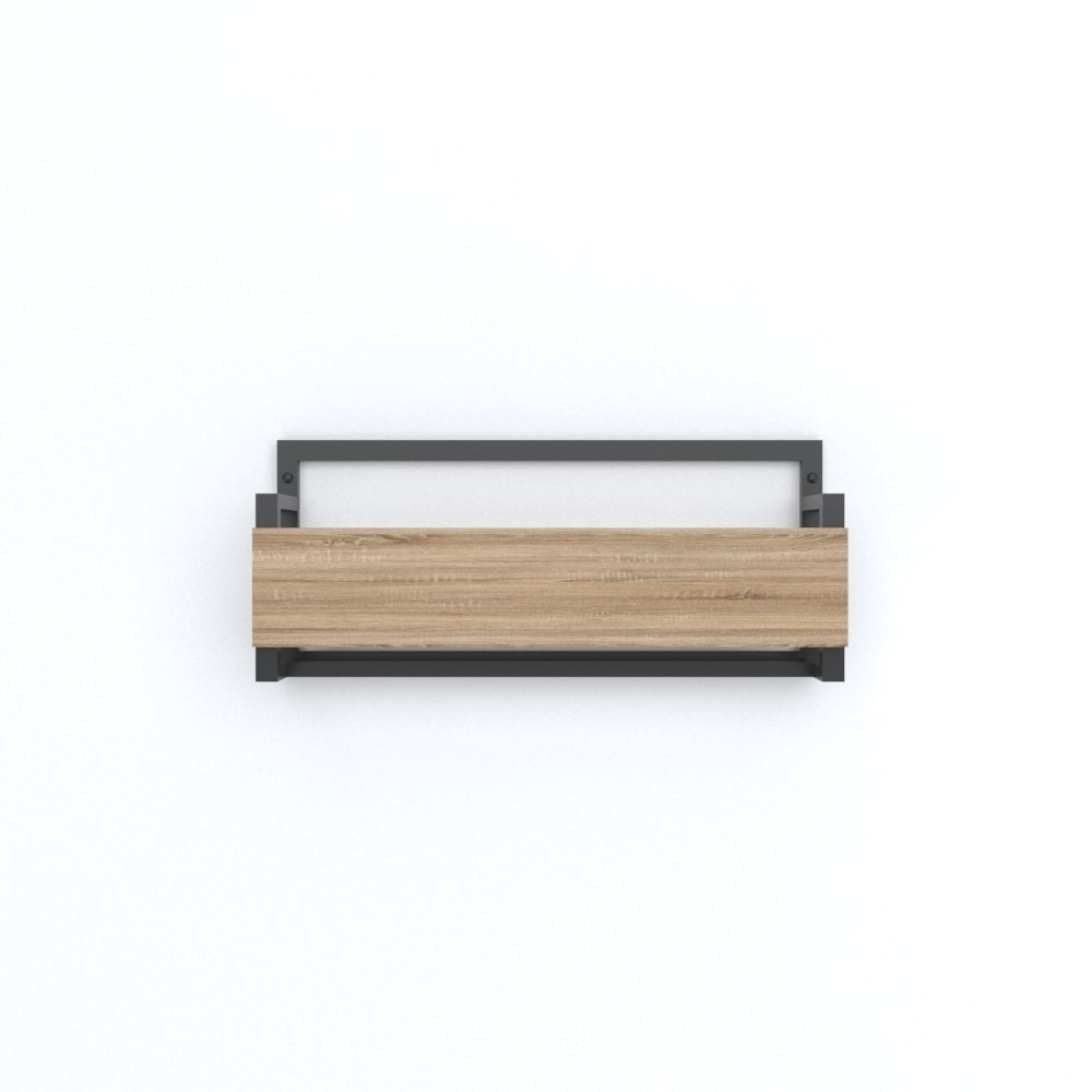 Düz bir fon önünde, terliksiz olarak sergilenen, siyah metal çerçeveli ve ahşap ön panelli minimalist duvara monte bir terlik rafı, sade ve pratik tasarımını vurguluyor.