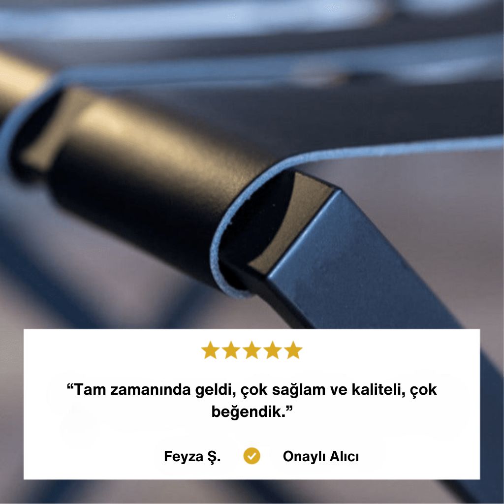 "Dayanıklı metal bavul sehpası yakın plan detay görüntüsü, yüksek kaliteli malzeme ve uzun ömürlü kullanım."