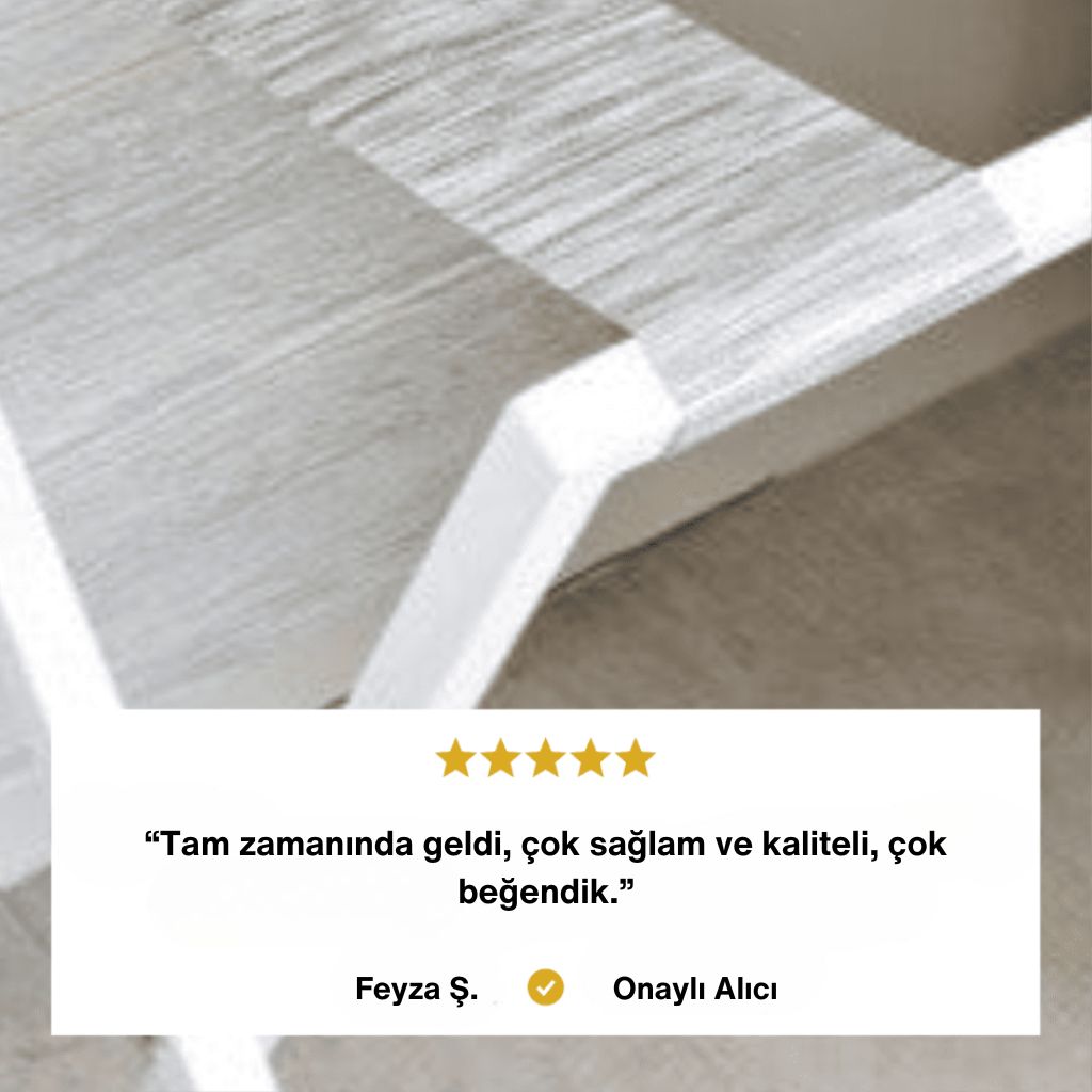 Dayanıklı beyaz bagaj standı detay çekimi, yüksek kaliteli metal yapı müşteri yorumu ile birlikte.