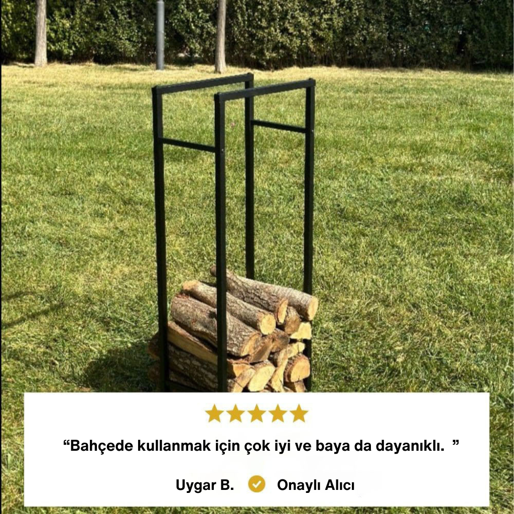 5 yıldızlı onaylı müşteri yorumu: "Bahçede kullanmak için çok iyi ve baya da dayanıklı." sözleriyle dış mekan uygunluğunu ve dayanıklılığını vurgulayan siyah metal odunluk.