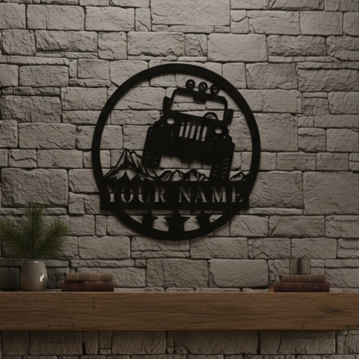 off-road araç tasarımıyla dikkat çeken, kişiye özel isim yazılabilen modern metal duvar süsü.