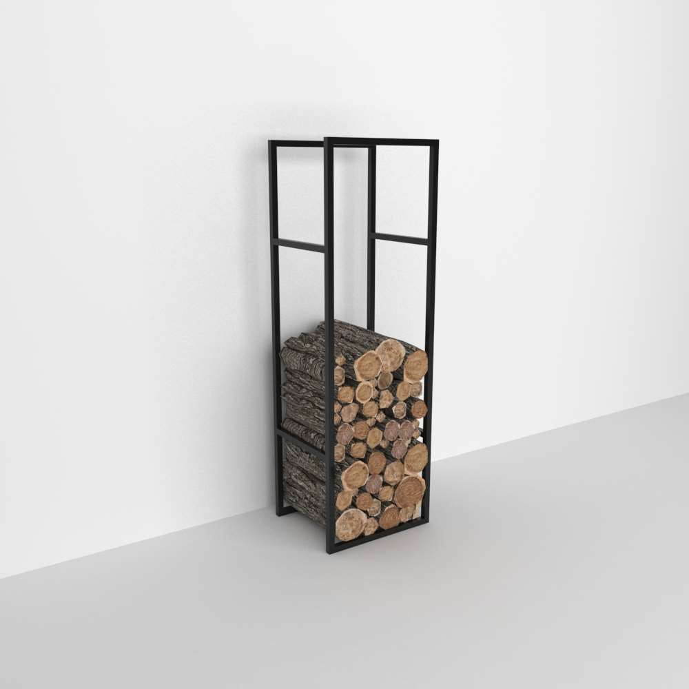 Düz beyaz bir arka plana karşı sergilenen, içine düzenli bir şekilde istiflenmiş kütüklerle dolu zarif siyah metal bir odunluk. Minimalist tasarımı, modern ve fonksiyonel estetiğini vurguluyor.