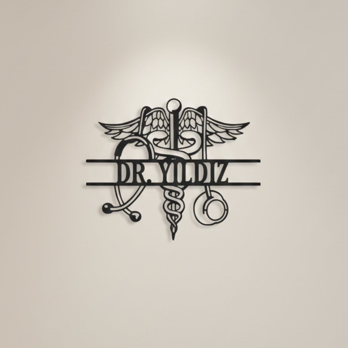 Tıp bayramı veya doktor mezuniyetleri için tercih edilebilecek, isim yazılarak özelleştirilen anlamlı ve kalıcı metal duvar sanatı hediyesi.