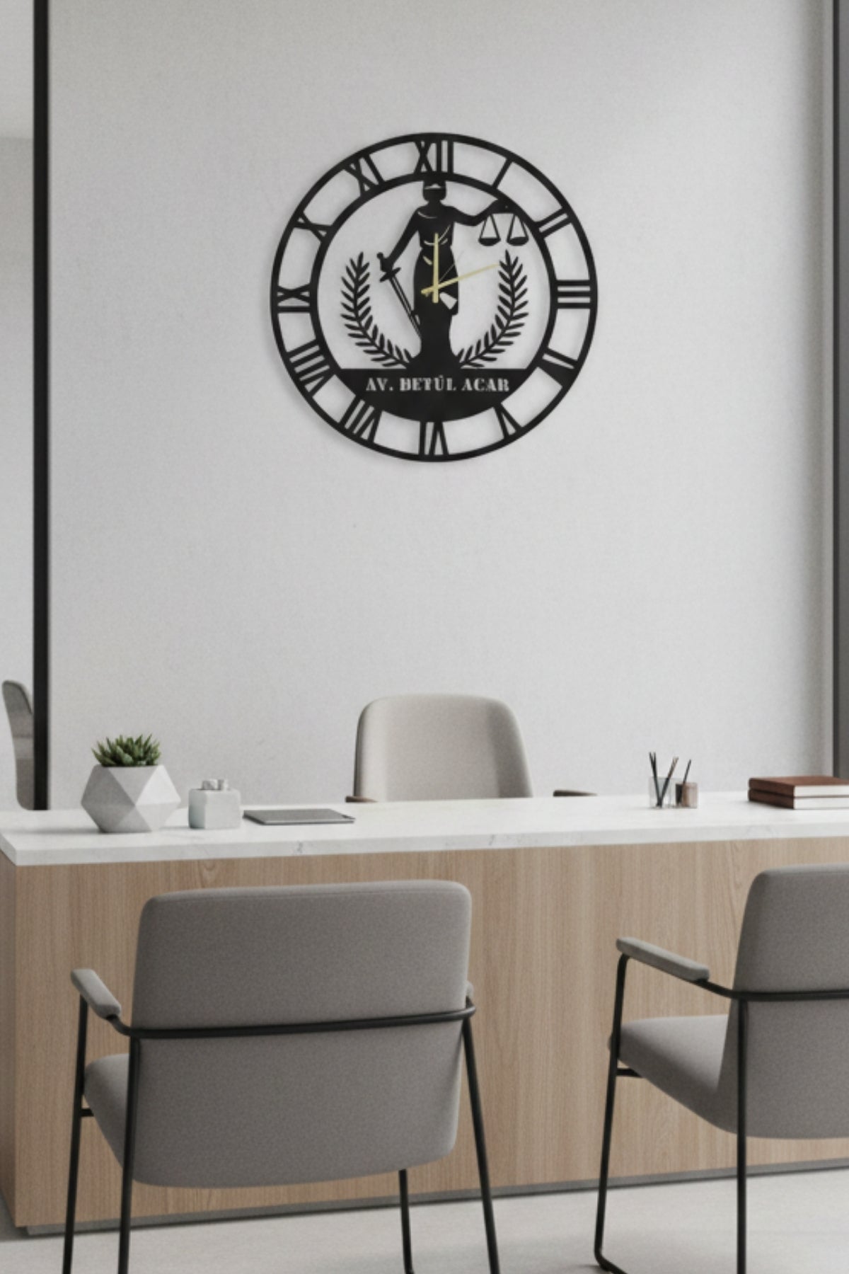 Avukatlara Özel İsimli Metal Duvar Saati – Kişiye Özel Hukukçu Dekoru