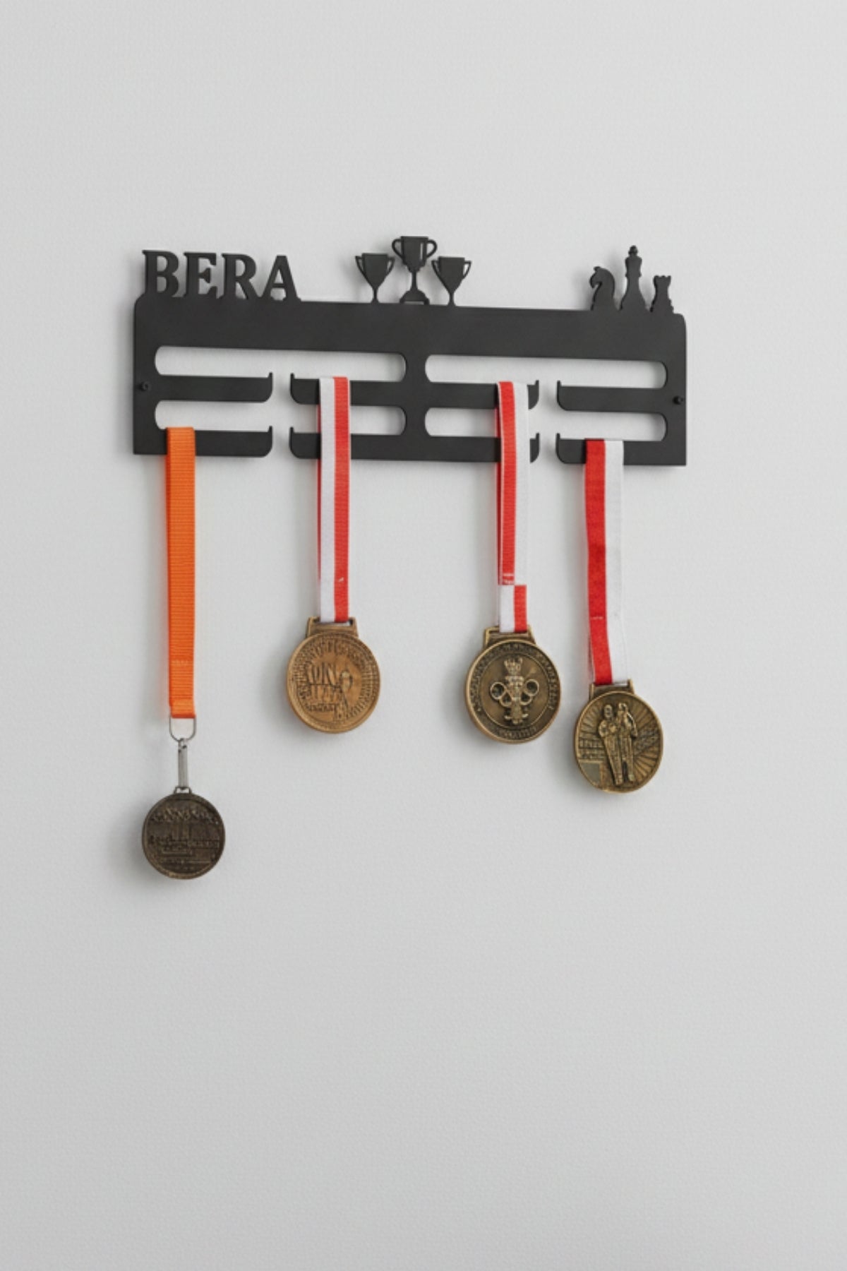 Kişiye Özel İsimli Madalya Askılığı Satranç Madalya Askısı