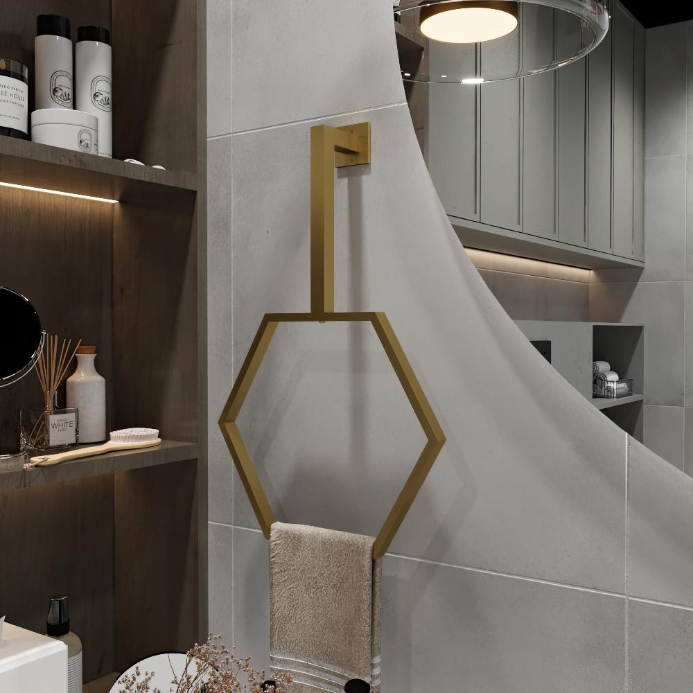Nötr tonlar ve zarif raf ünitesiyle kusursuz bir şekilde bütünleşen, dekorasyona zarif bir dokunuş katan altın rengi tavana monte dikey bir havluluk içeren minimalist tasarımlı modern bir banyo.