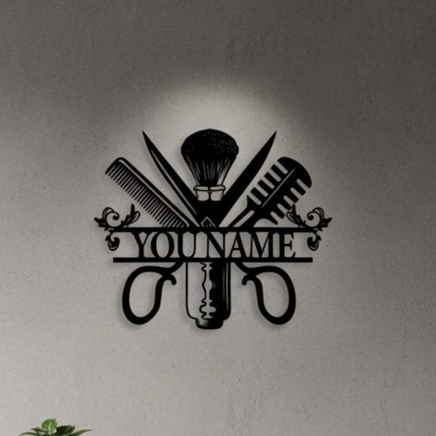 İnce detaylara sahip berber ekipmanları ve kıvrımlı süslemelerle tasarlanmış estetik siyah metal duvar panosu.