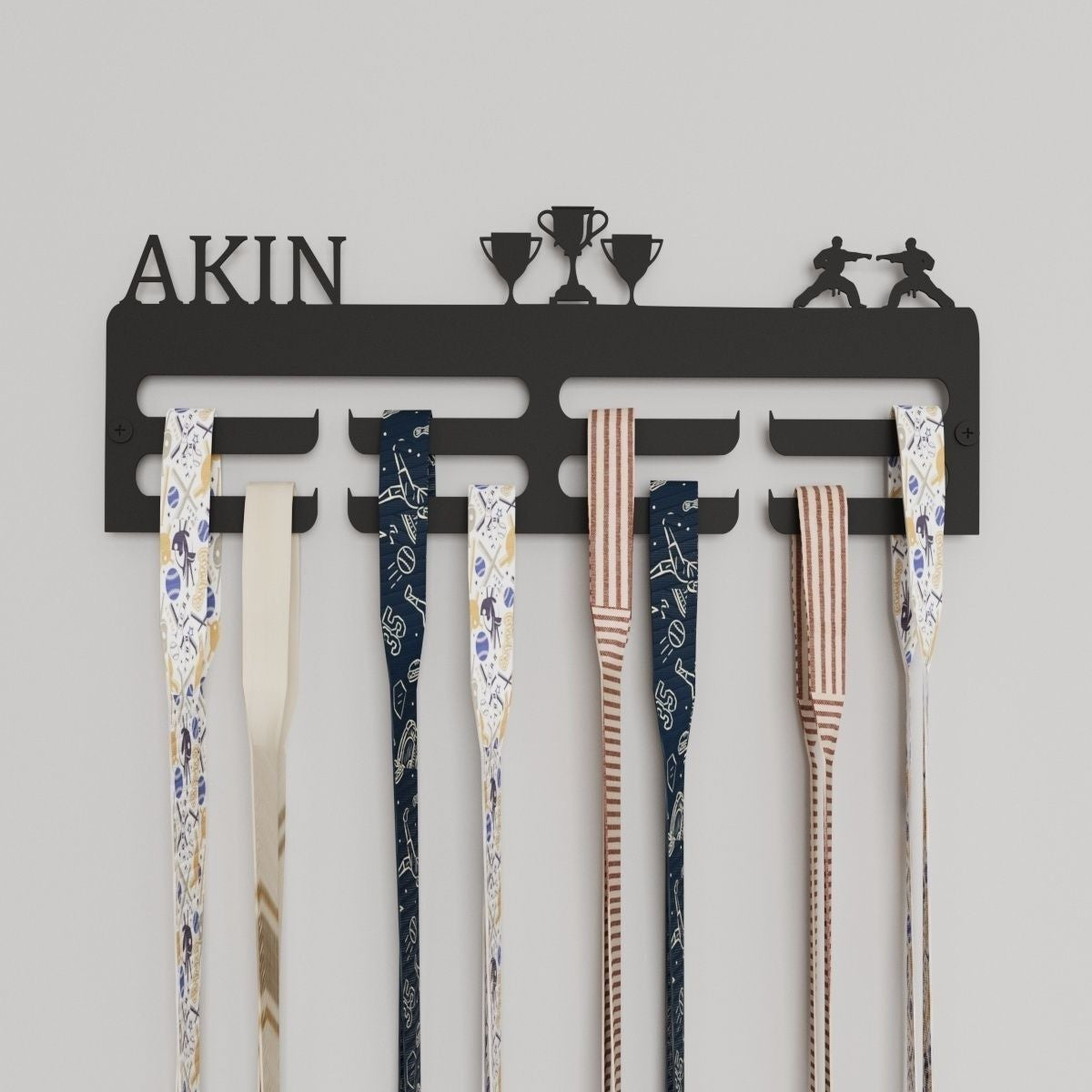 Başarı madalyaları için duvara monte edilebilir isme özel şık metal duvar dekoru.