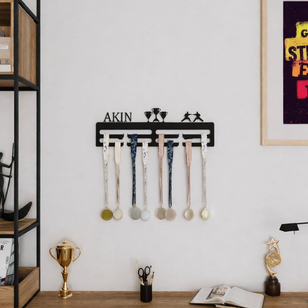 Kişiye özel isim yazdırılabilir siyah metal madalyalık ve duvar dekoru