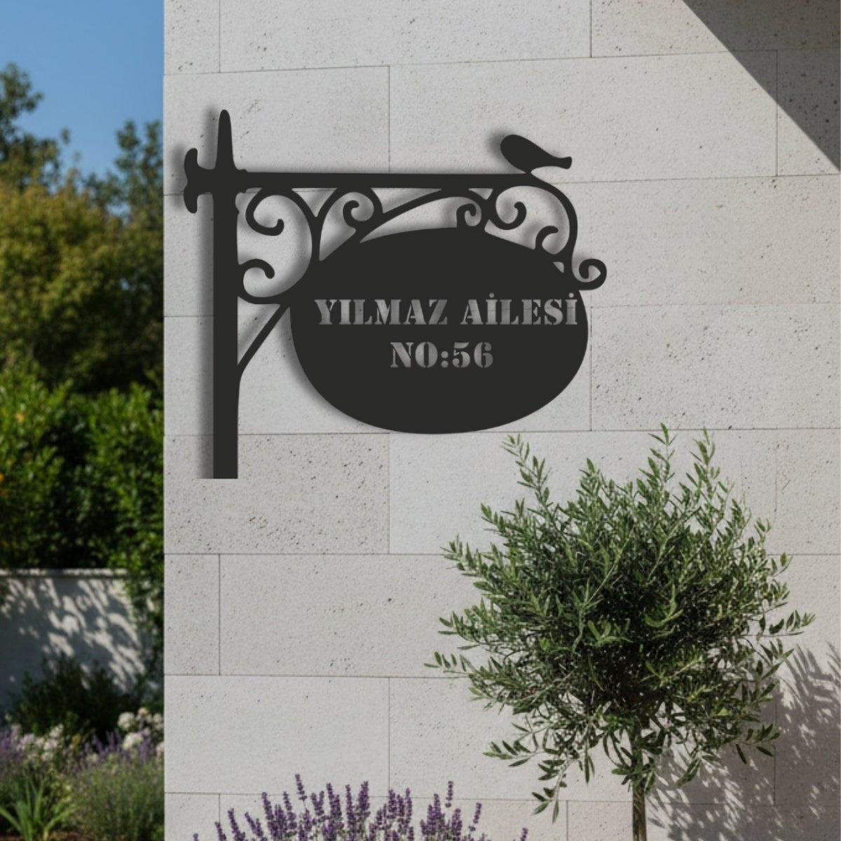 1.5 mm kalınlığında çelikten üretilen, dış hava koşullarına dayanıklı mat siyah elektrostatik boyalı lazer kesim metal adres levhası.