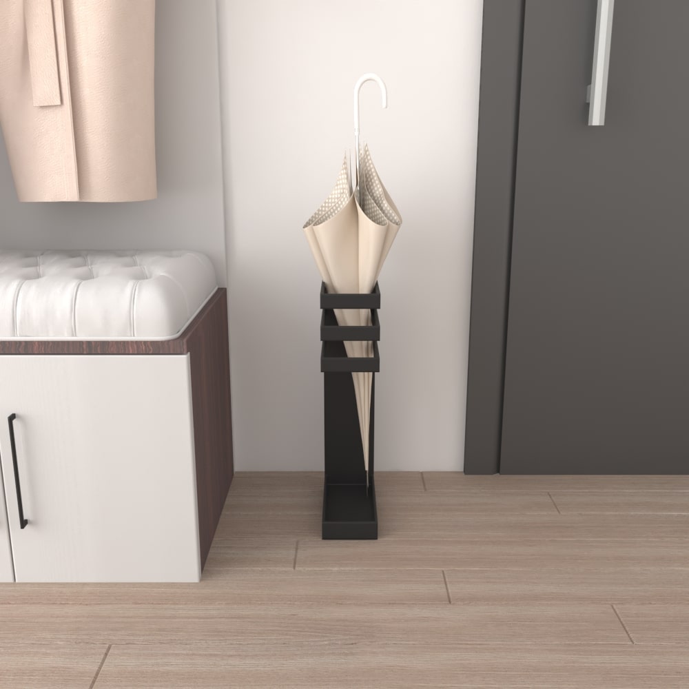 Minimalist siyah bir şemsiyelik, bej bir şemsiye ile şık bir antrede modern bir depolama bankının ve gri bir kapının yanına yerleştirilmiş.