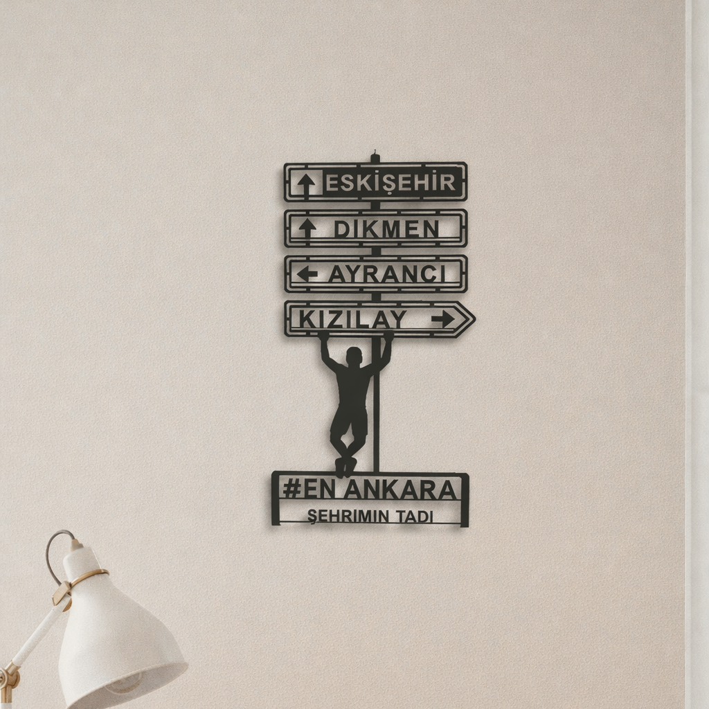 Evlerin salonlarında veya ofislerde aidiyet duygusu yaratan, duvara modern bir dokunuş katan nostaljik tasarımlı siyah metal Ankara hatırası.